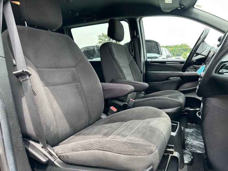 Used 2019 Dodge Grand Caravan SE FWD image 12