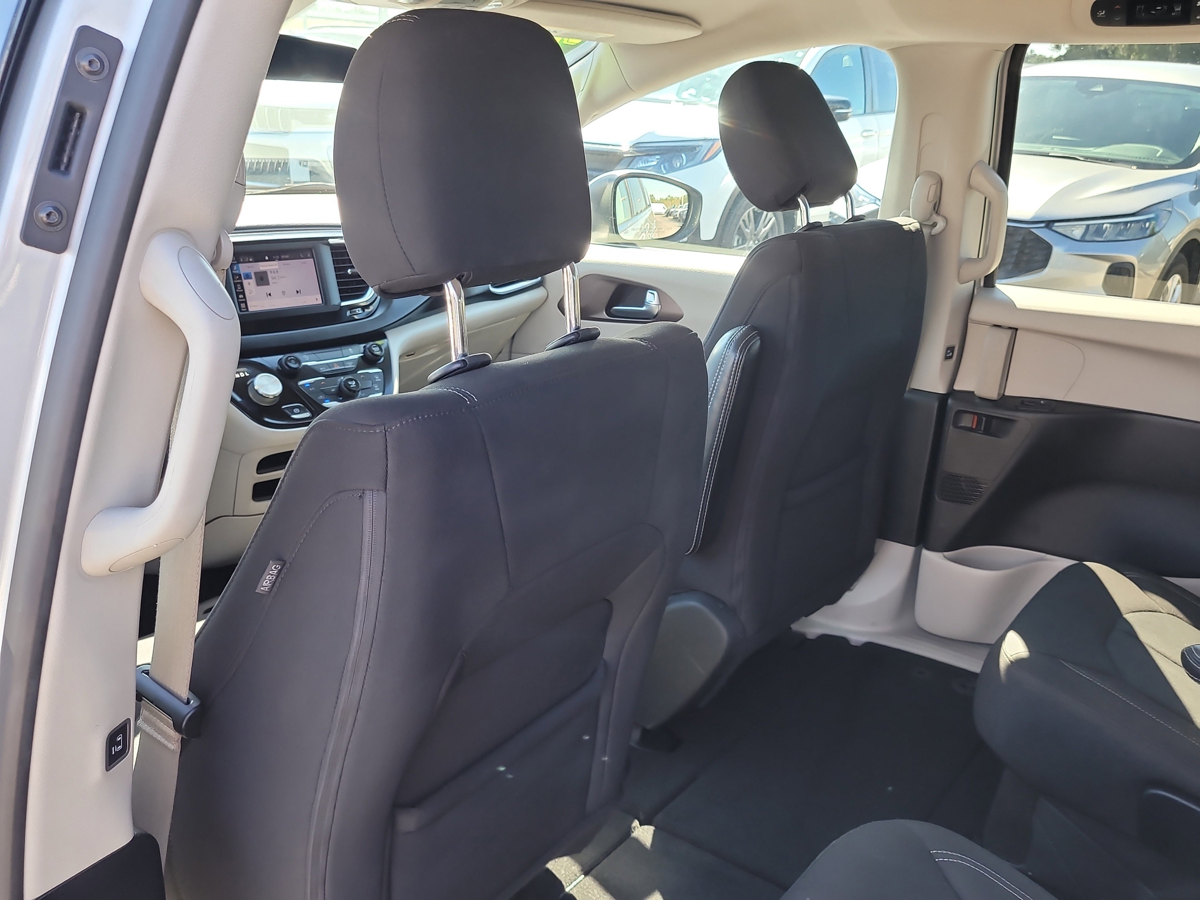 Used 2022 Chrysler Voyager LX image 12