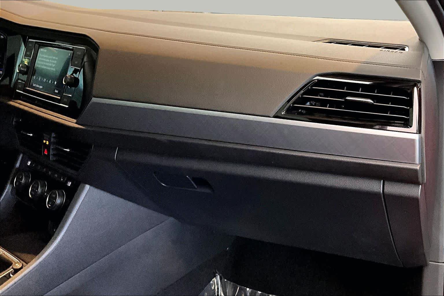 Used 2022 Volkswagen Jetta SE w/ Panoramic Sunroof Package FWD image 18