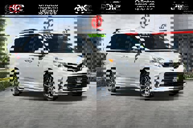 Used 2018 Toyota Sienna XLE FWD image 1