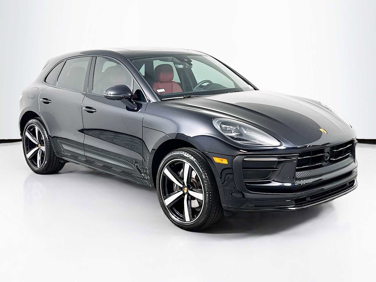 Certified 2025 Porsche Macan image 7