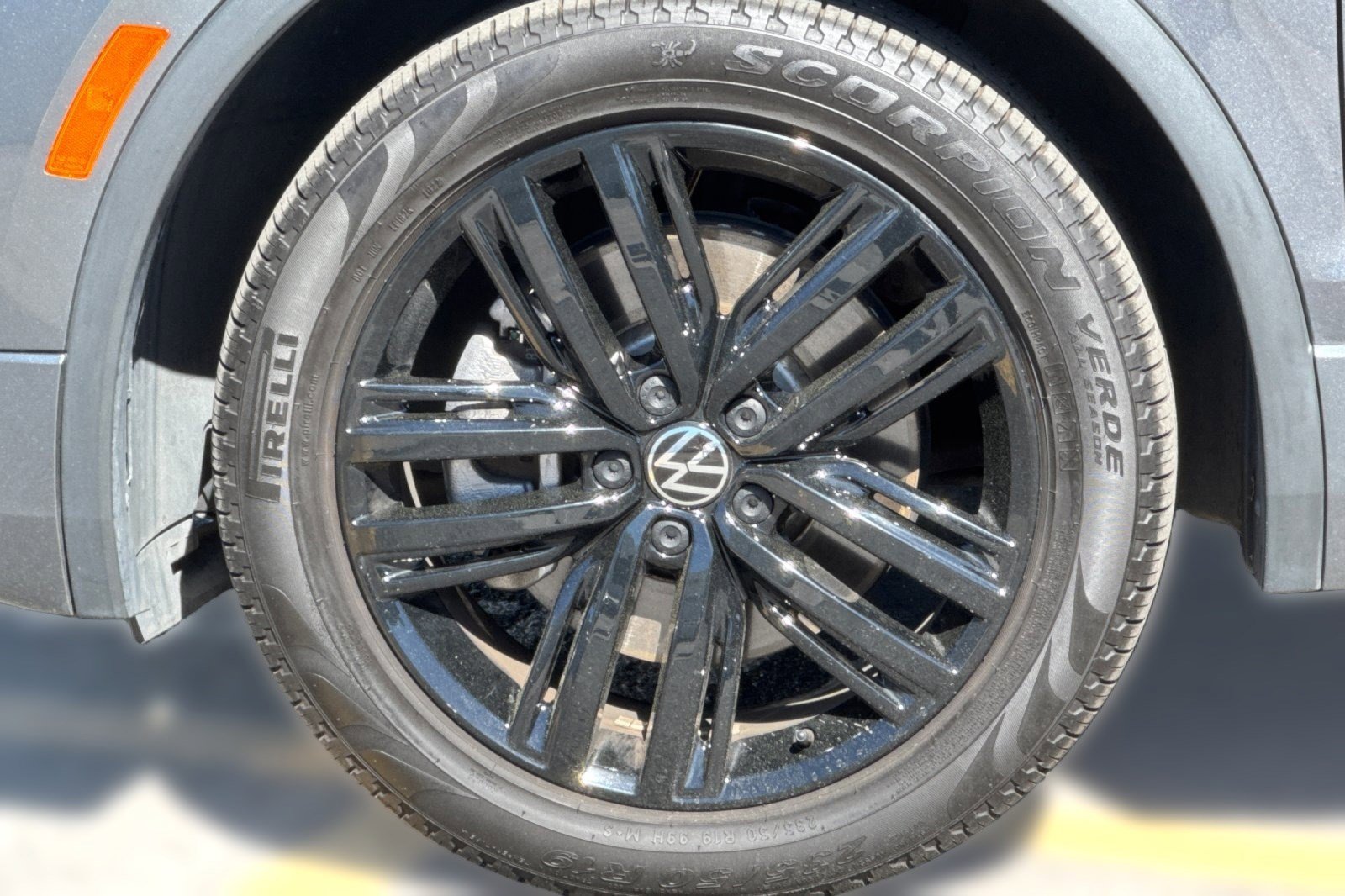 Used 2022 Volkswagen Tiguan SE R-Line image 11