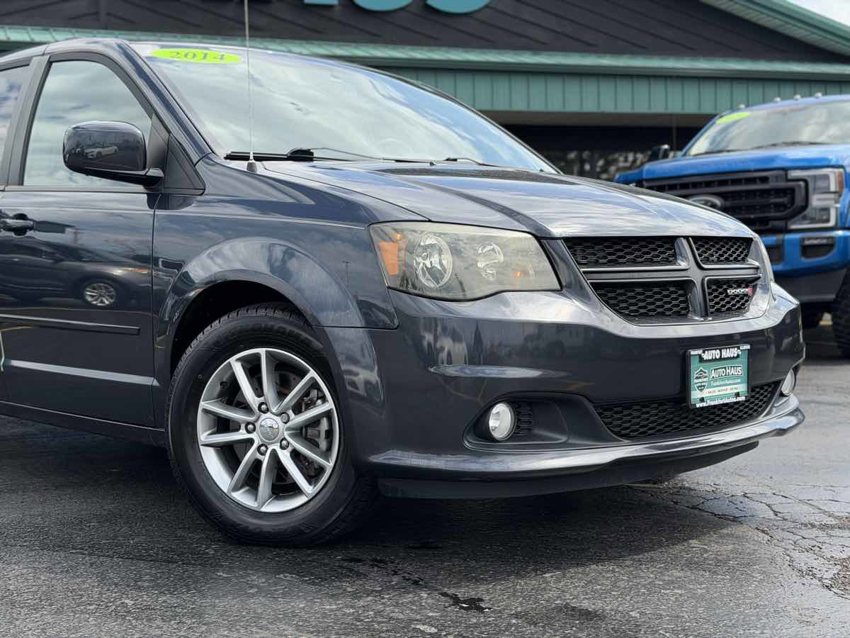 Used 2014 Dodge Grand Caravan R/T w/ Safety Sphere Group FWD image 3