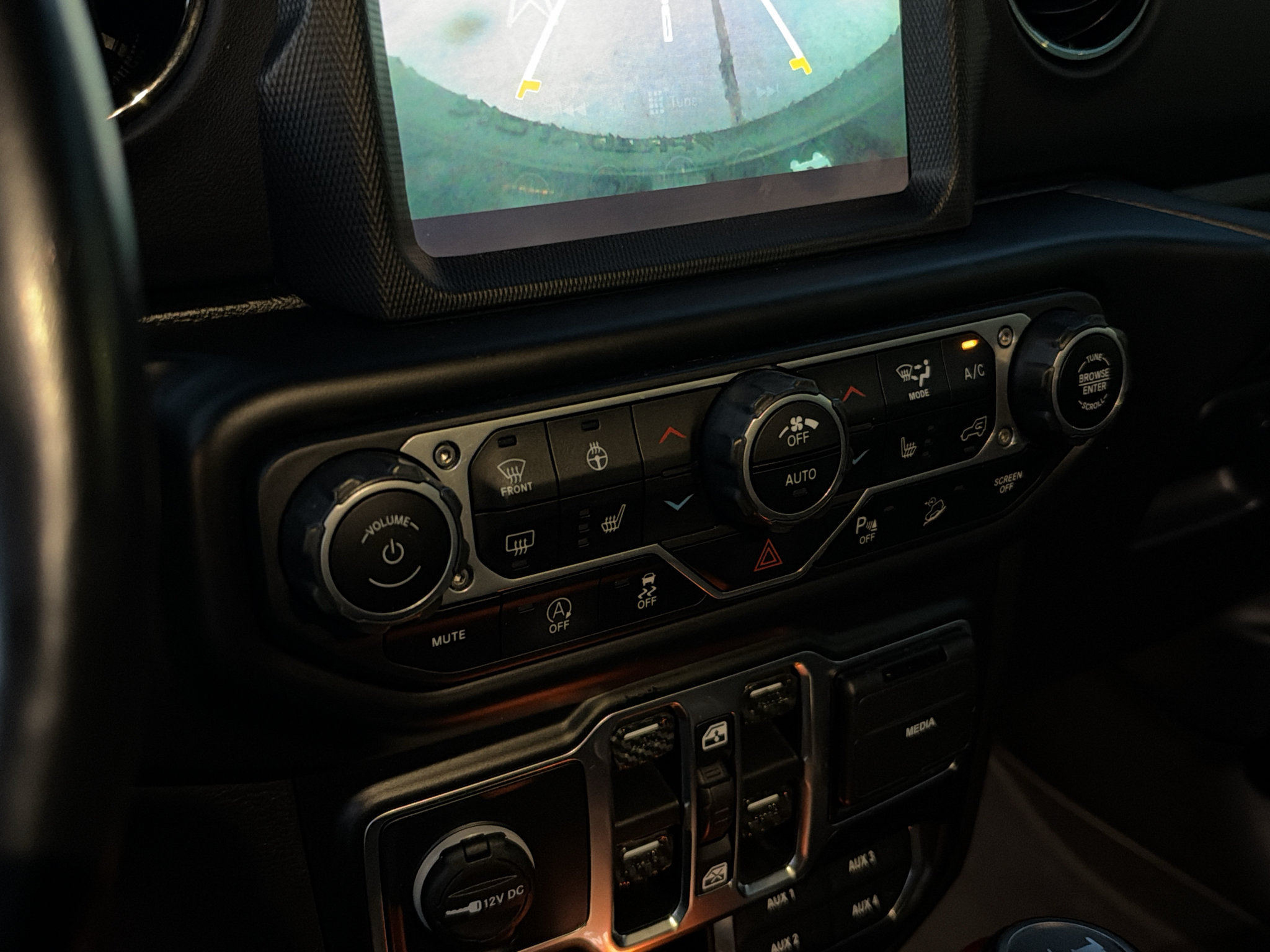 Used 2021 Jeep Wrangler Unlimited Sahara AWD/4WD image 25