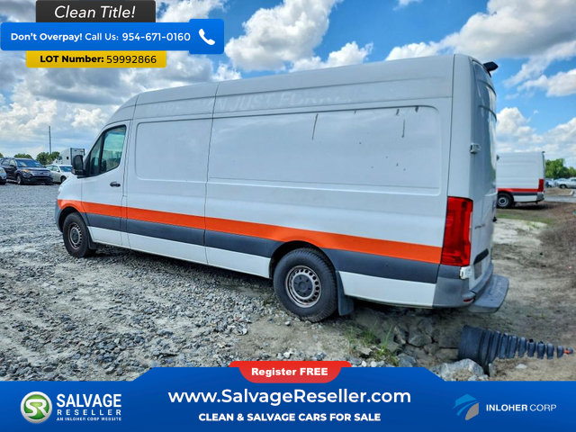 Used 2021 Freightliner Sprinter 2500 RWD image 3