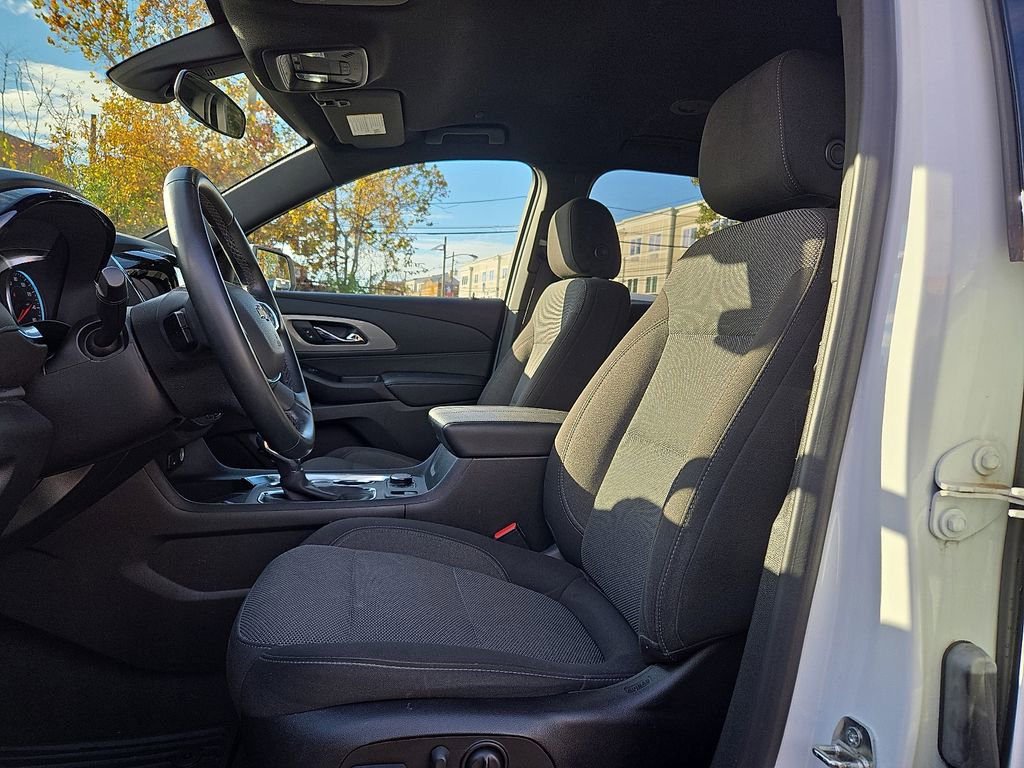 Used 2023 Chevrolet Traverse LT image 19