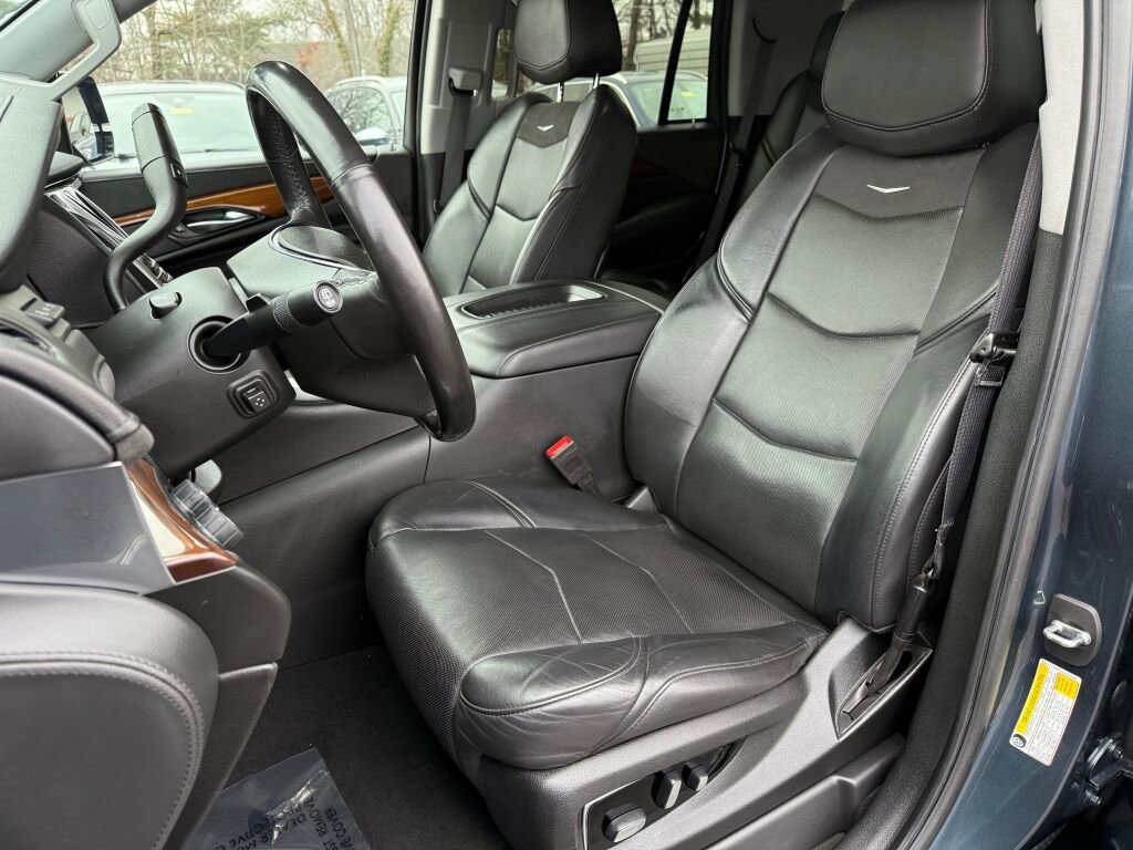 Used 2020 Cadillac Escalade Luxury AWD/4WD image 10