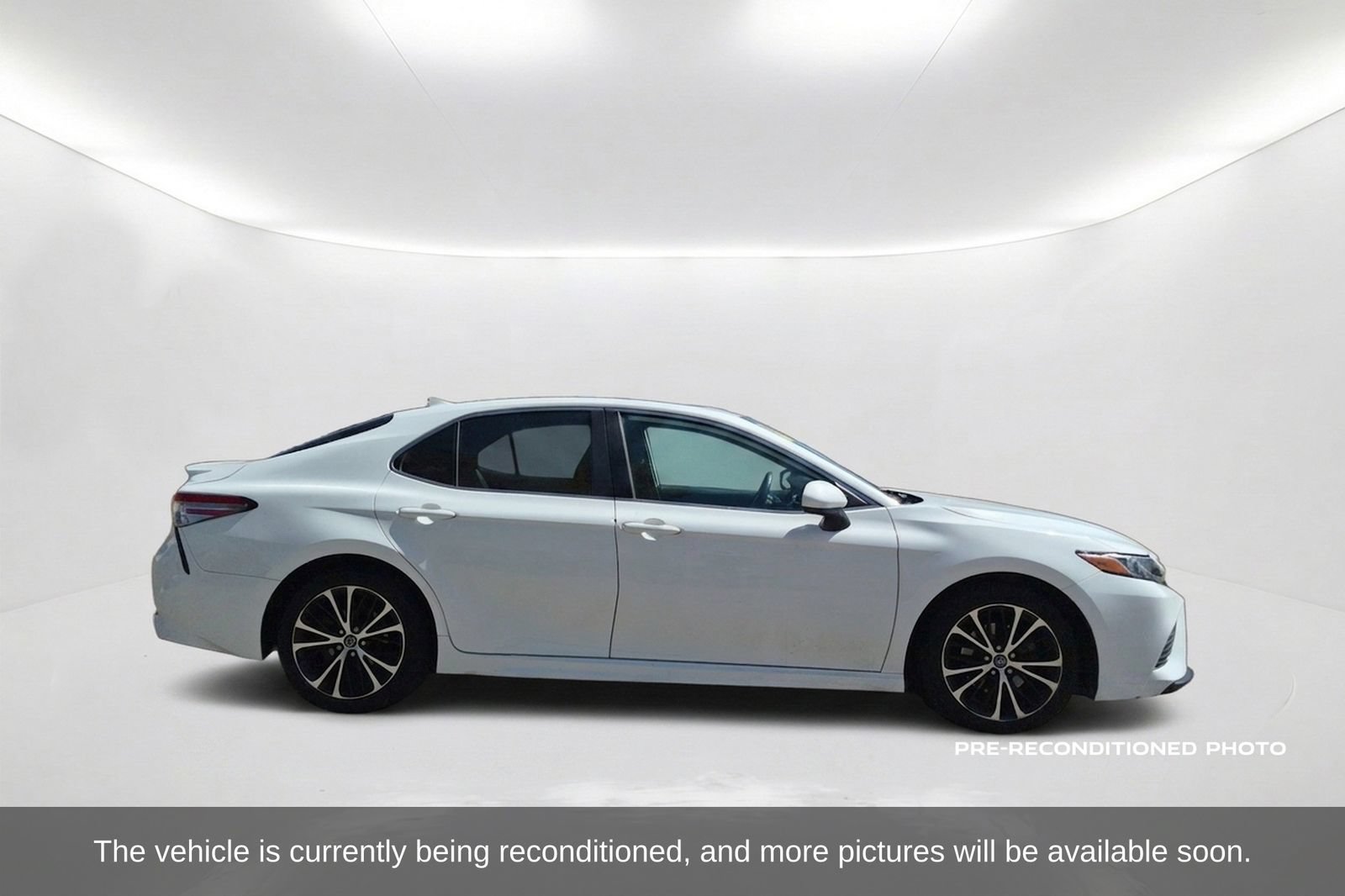 Used 2019 Toyota Camry SE w/ Carpet Mat Package FWD image 4