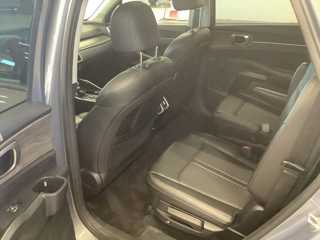 Certified 2021 Kia Sorento EX w/ Panoramic Sunroof Package image 12