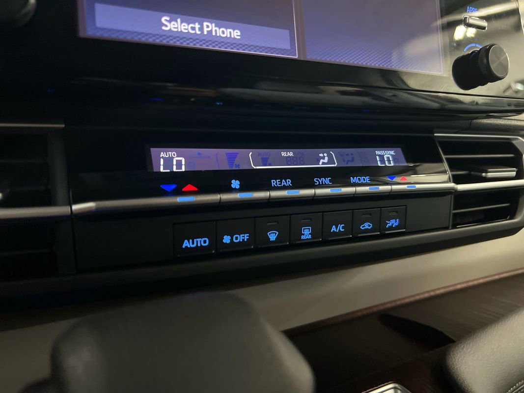 Used 2021 Toyota Sienna LE image 86