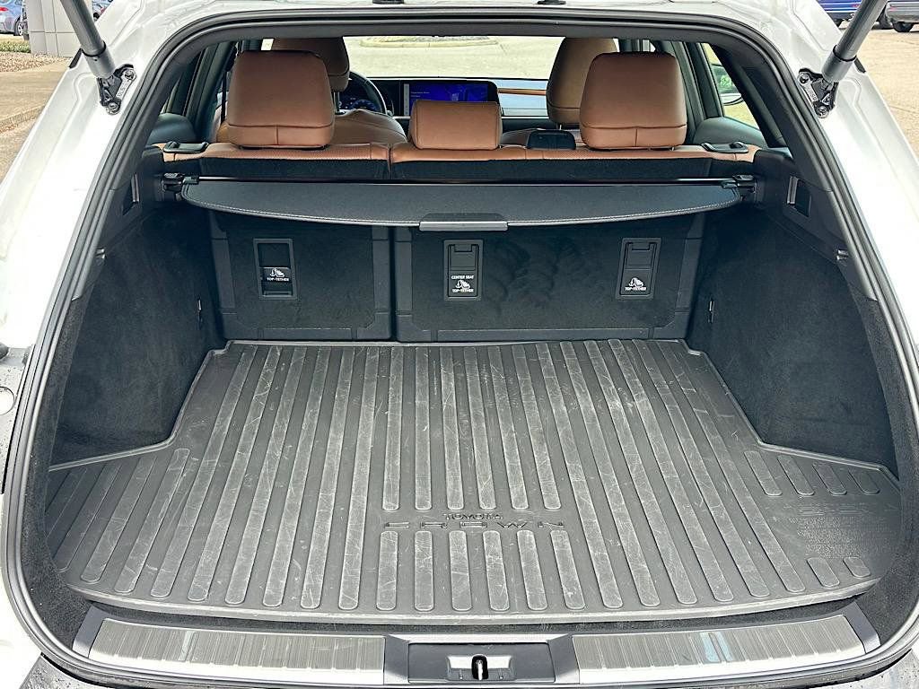 Certified 2025 Toyota Crown Signia image 10