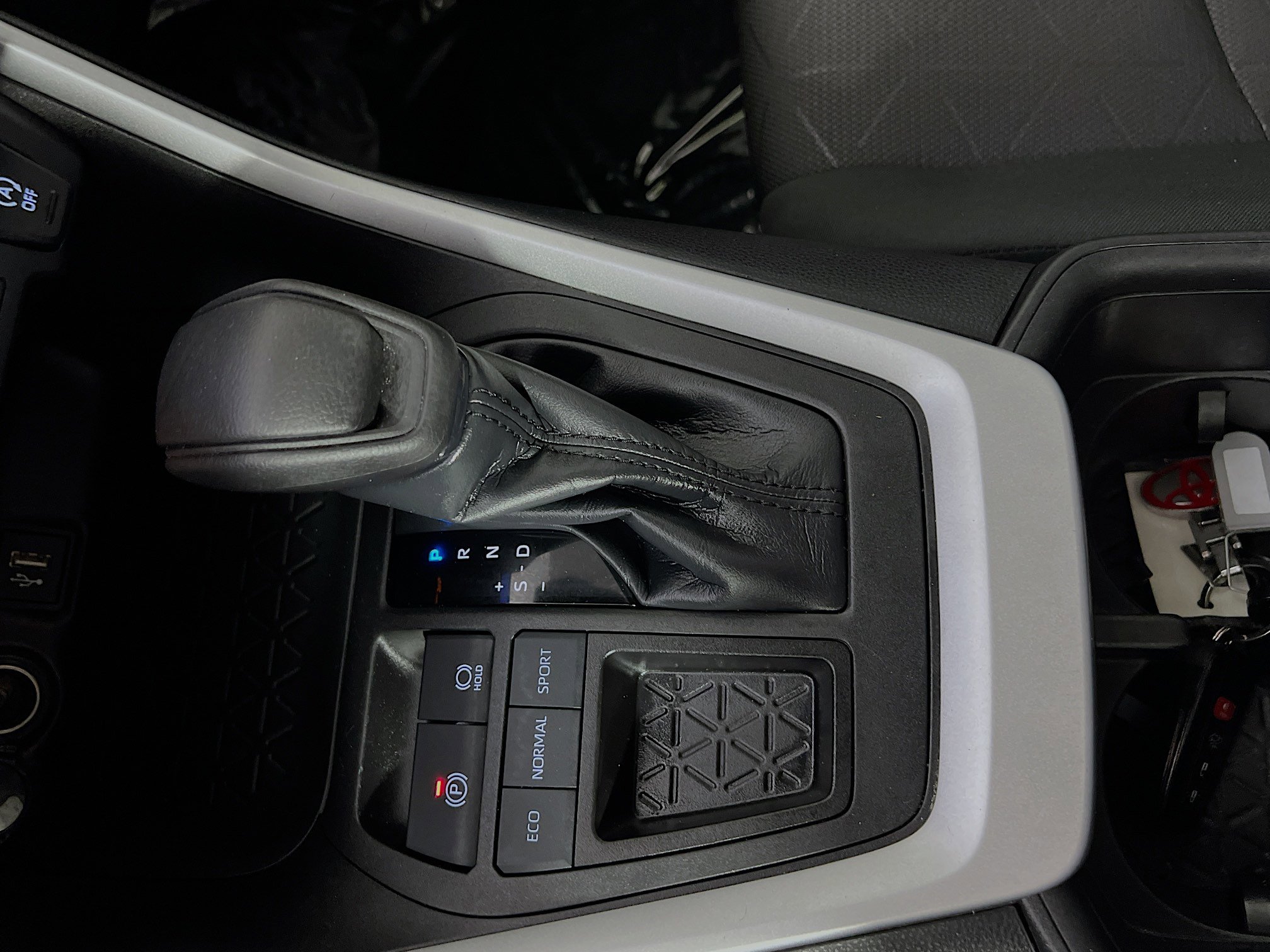 Used 2023 Toyota RAV4 XLE w/ Convenience Package image 25