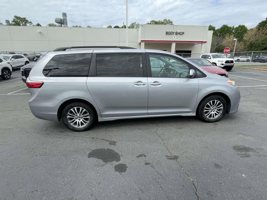 Used 2018 Toyota Sienna XLE Premium image 11