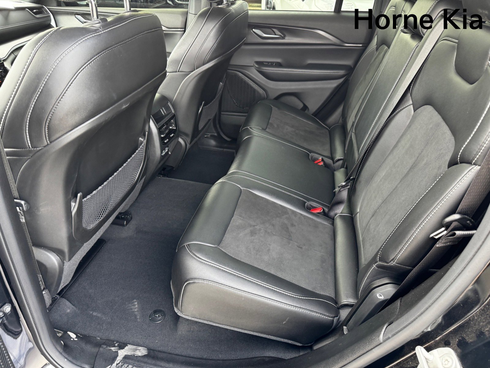 Used 2024 Jeep Grand Cherokee Altitude image 12