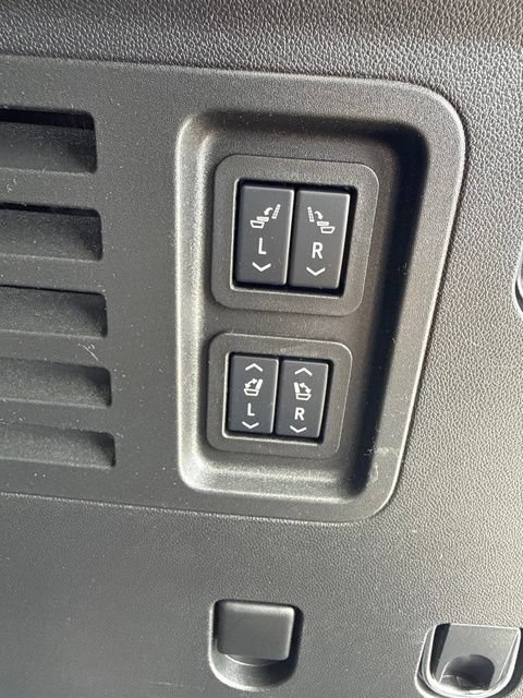 Used 2025 GMC Acadia Denali w/ Super Cruise Package FWD image 17