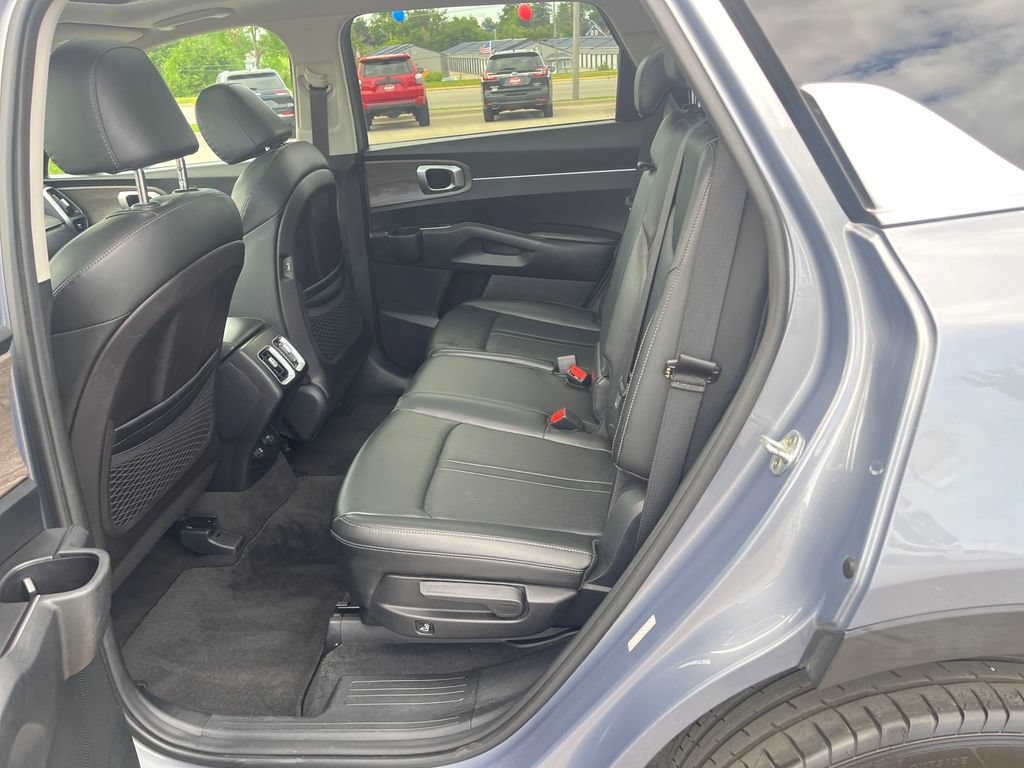 Used 2022 Kia Sorento S w/ Panoramic Sunroof Package AWD/4WD image 28