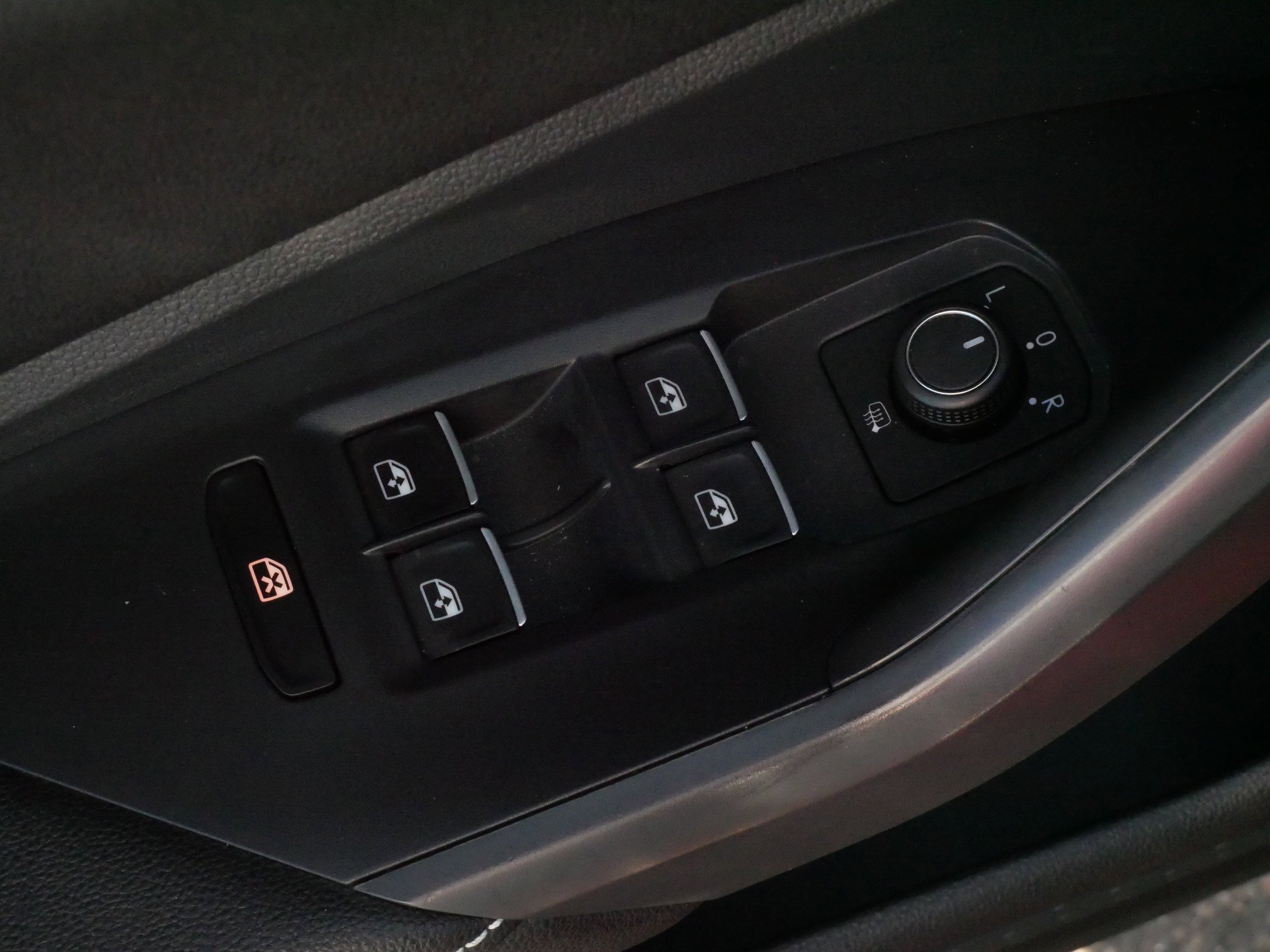 Certified 2025 Volkswagen Jetta Sport FWD image 19