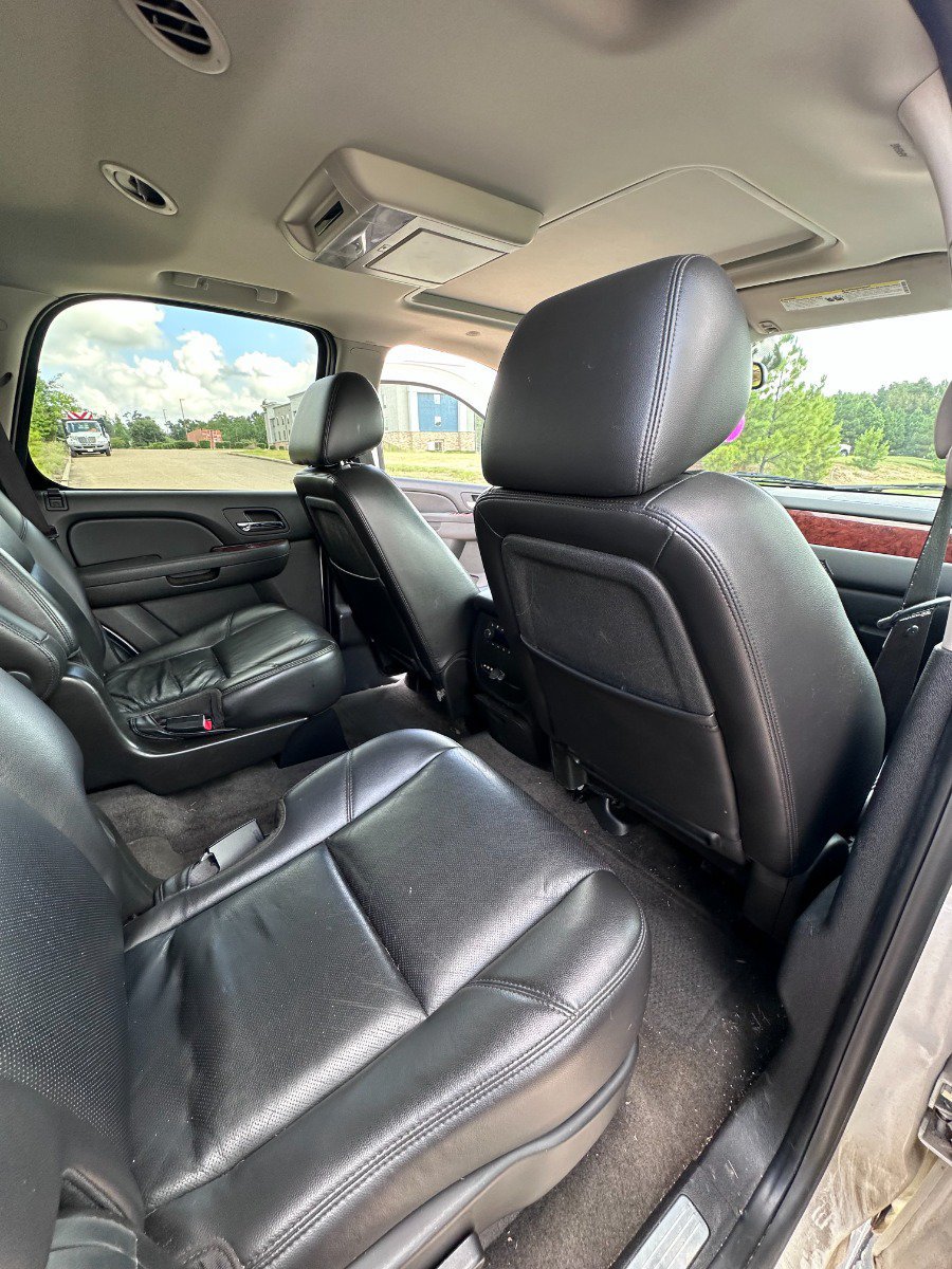 Used 2010 Chevrolet Tahoe LTZ RWD image 19