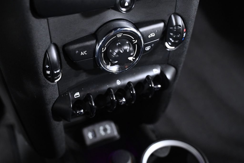 Used 2013 MINI Cooper Clubman FWD image 17