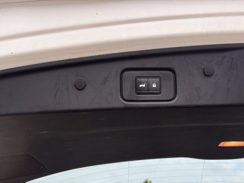Used 2022 Nissan Pathfinder SV w/ SV Premium Package FWD image 6