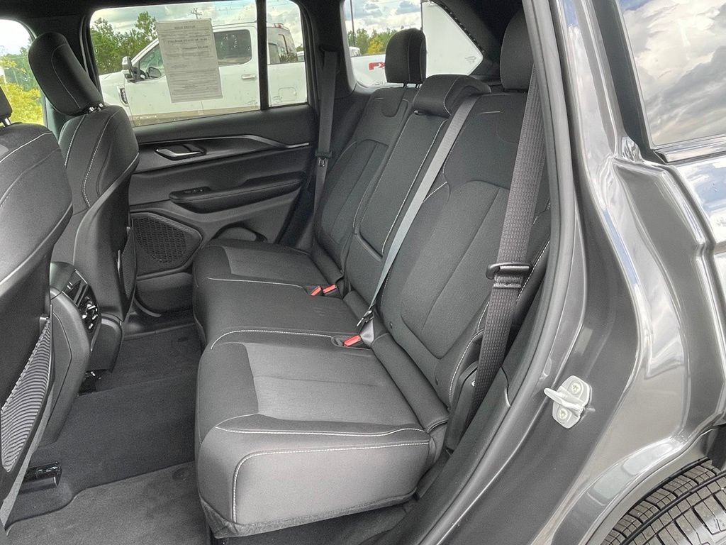 Certified 2026 Jeep Grand Cherokee Laredo RWD image 38