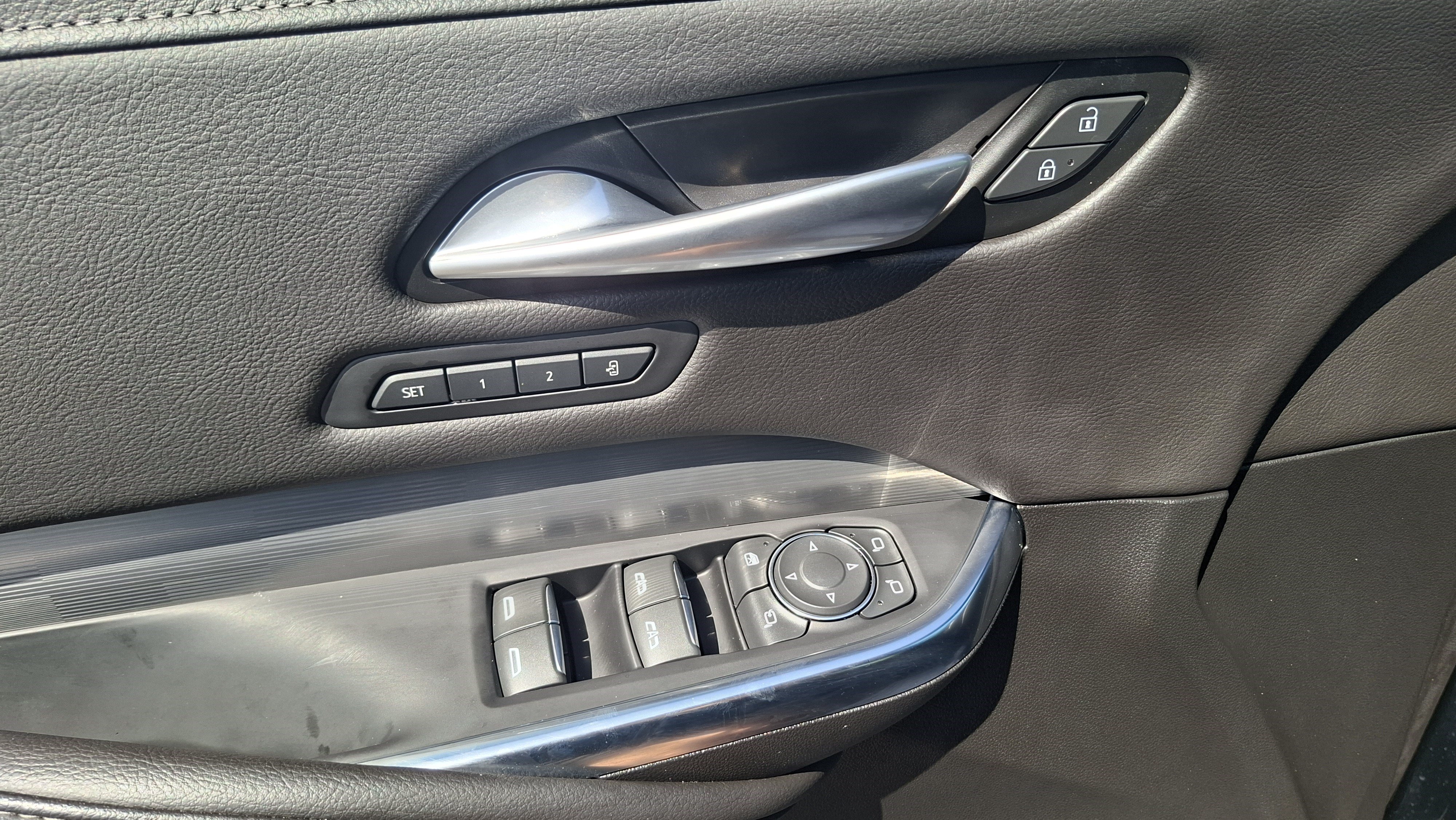 Used 2025 Cadillac XT4 Premium Luxury FWD image 17