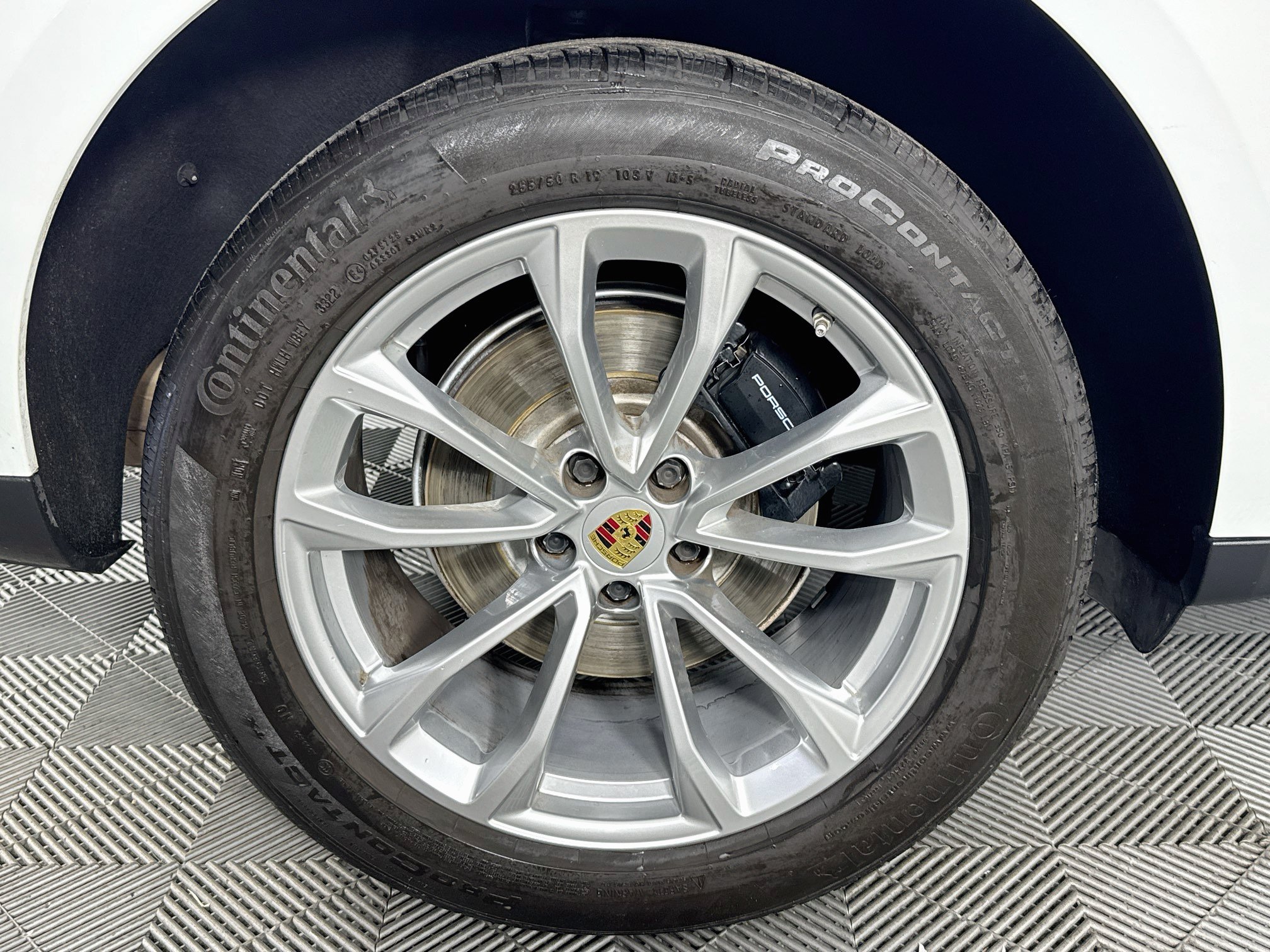 Used 2023 Porsche Macan AWD/4WD image 56