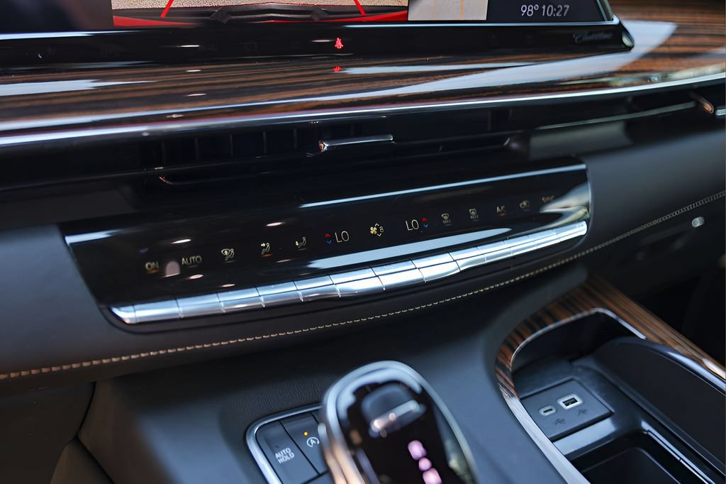 Certified 2024 Cadillac Escalade ESV Premium Luxury RWD image 17