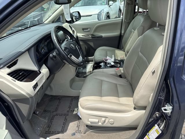 Used 2019 Toyota Sienna XLE w/ XLE Navigation Package FWD image 14