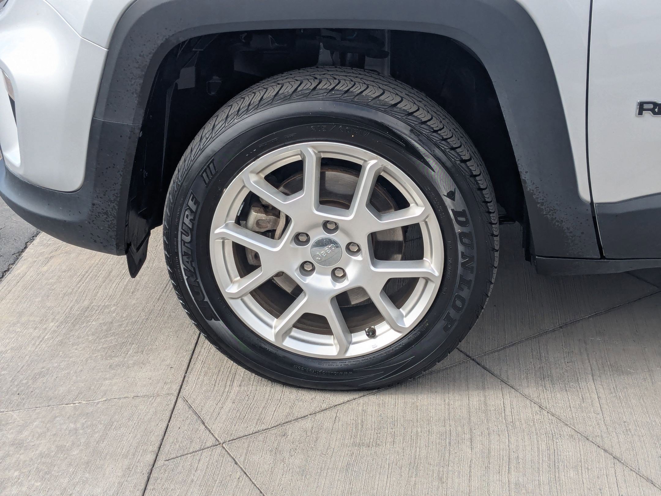Used 2020 Jeep Renegade Latitude w/ Popular Equipment Group image 12