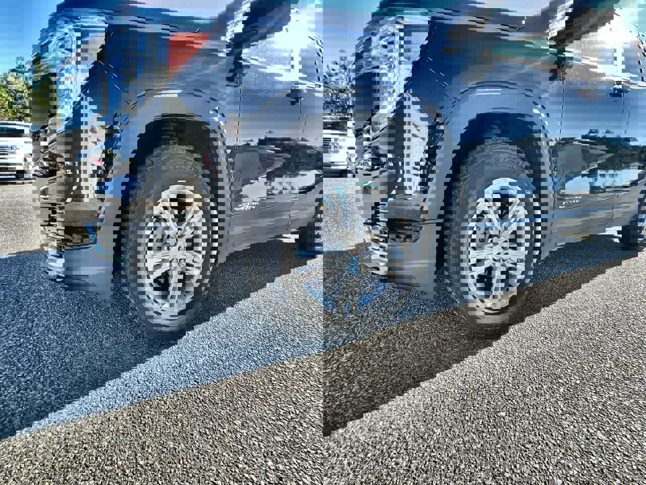 Used 2024 GMC Terrain SLE image 31