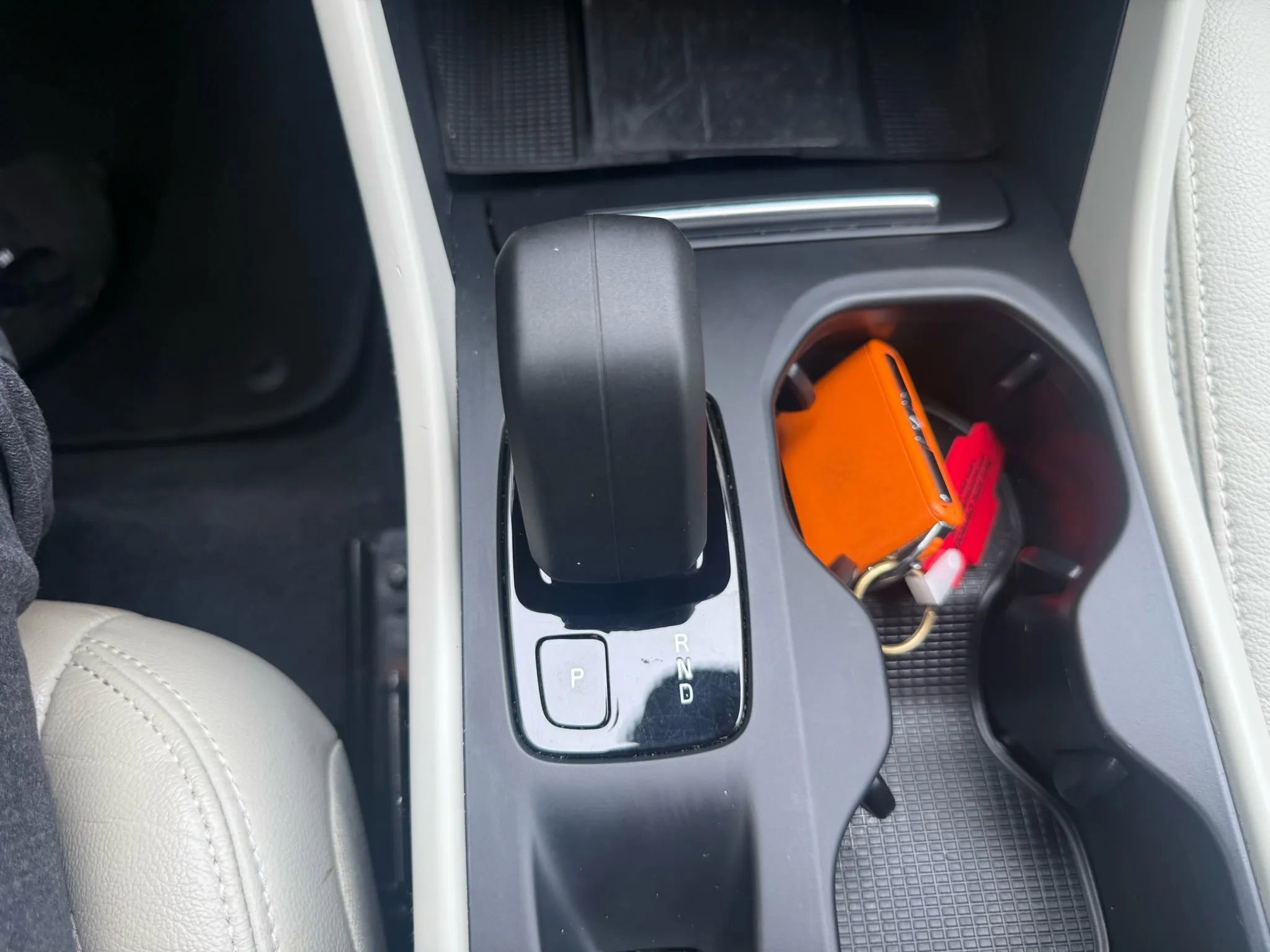 Used 2022 Volvo XC40 T5 Momentum image 19