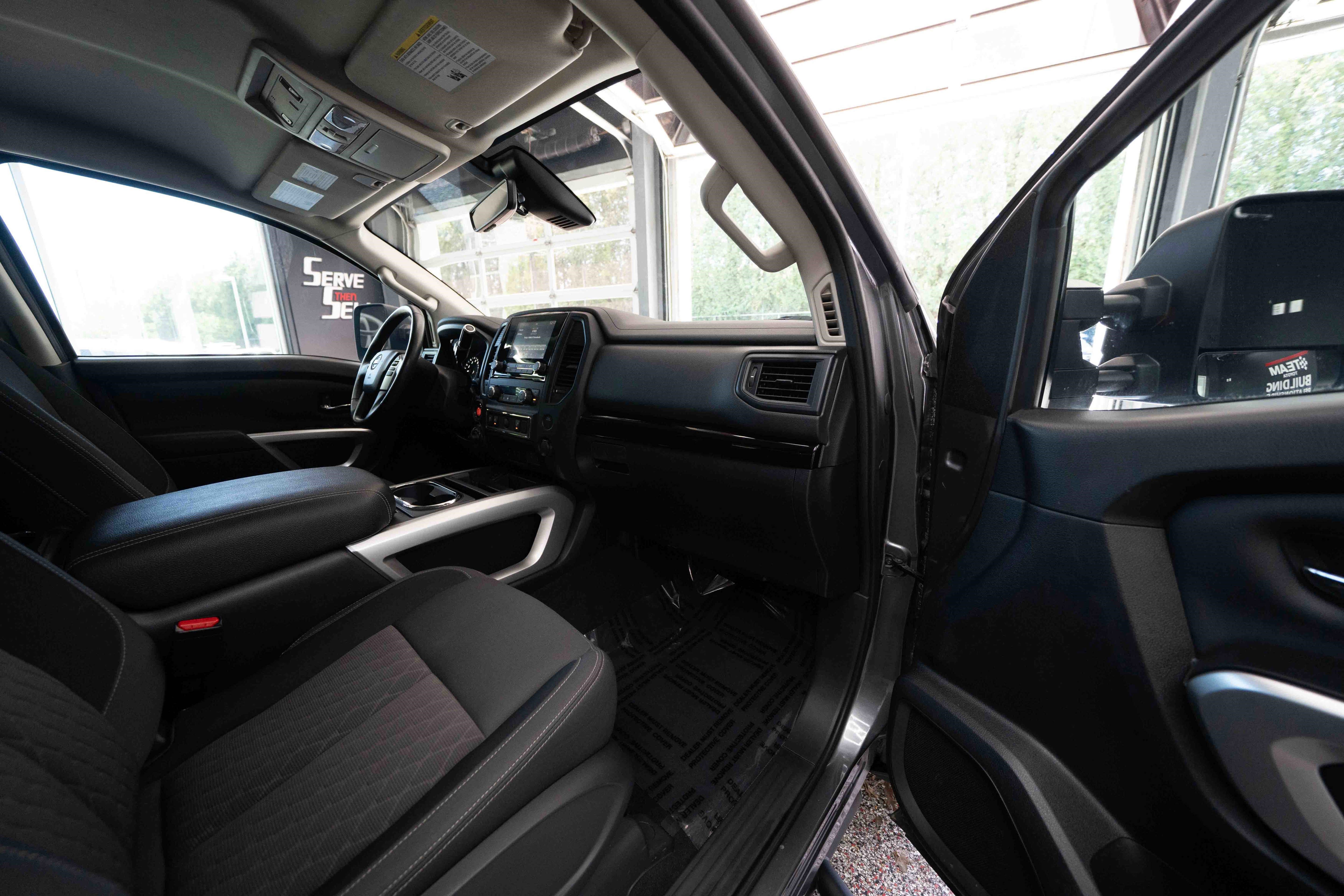 Used 2024 Nissan Titan SV w/ SV Convenience Package AWD/4WD image 25