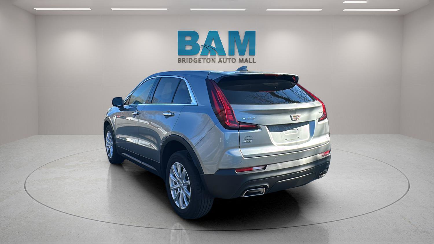 Used 2023 Cadillac XT4 Luxury w/ Cold Weather Package image 5