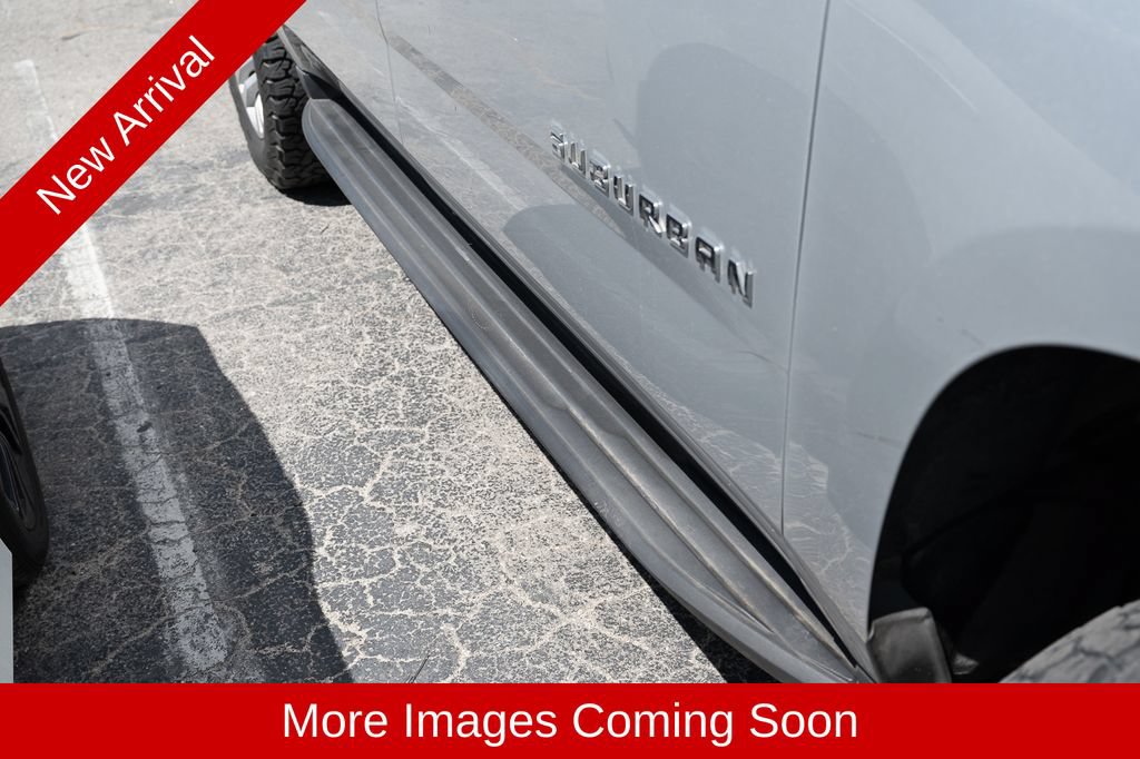 Used 2019 Chevrolet Suburban LT w/ Luxury Package RWD image 8