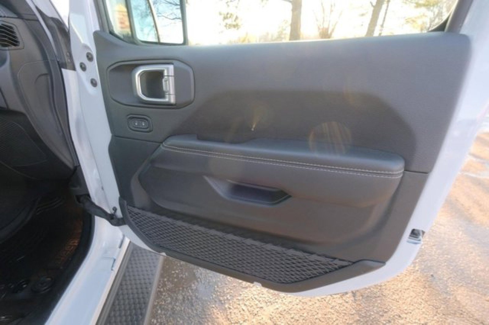 Used 2020 Jeep Wrangler Unlimited Sahara image 18