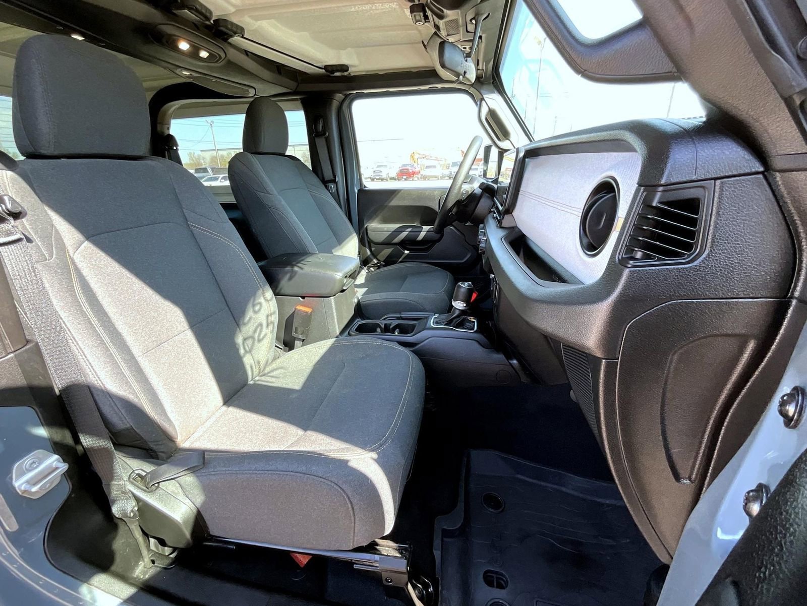 Used 2025 Jeep Wrangler Sport AWD/4WD image 16