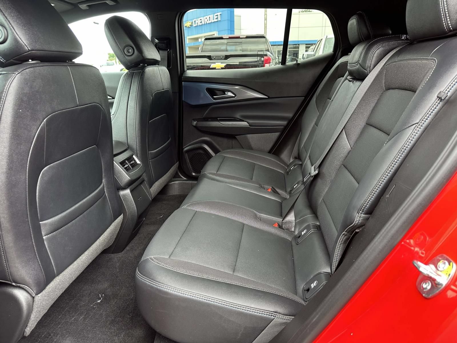 Certified 2024 Chevrolet Equinox EV LT w/ LPO, Blackout Package AWD/4WD image 24