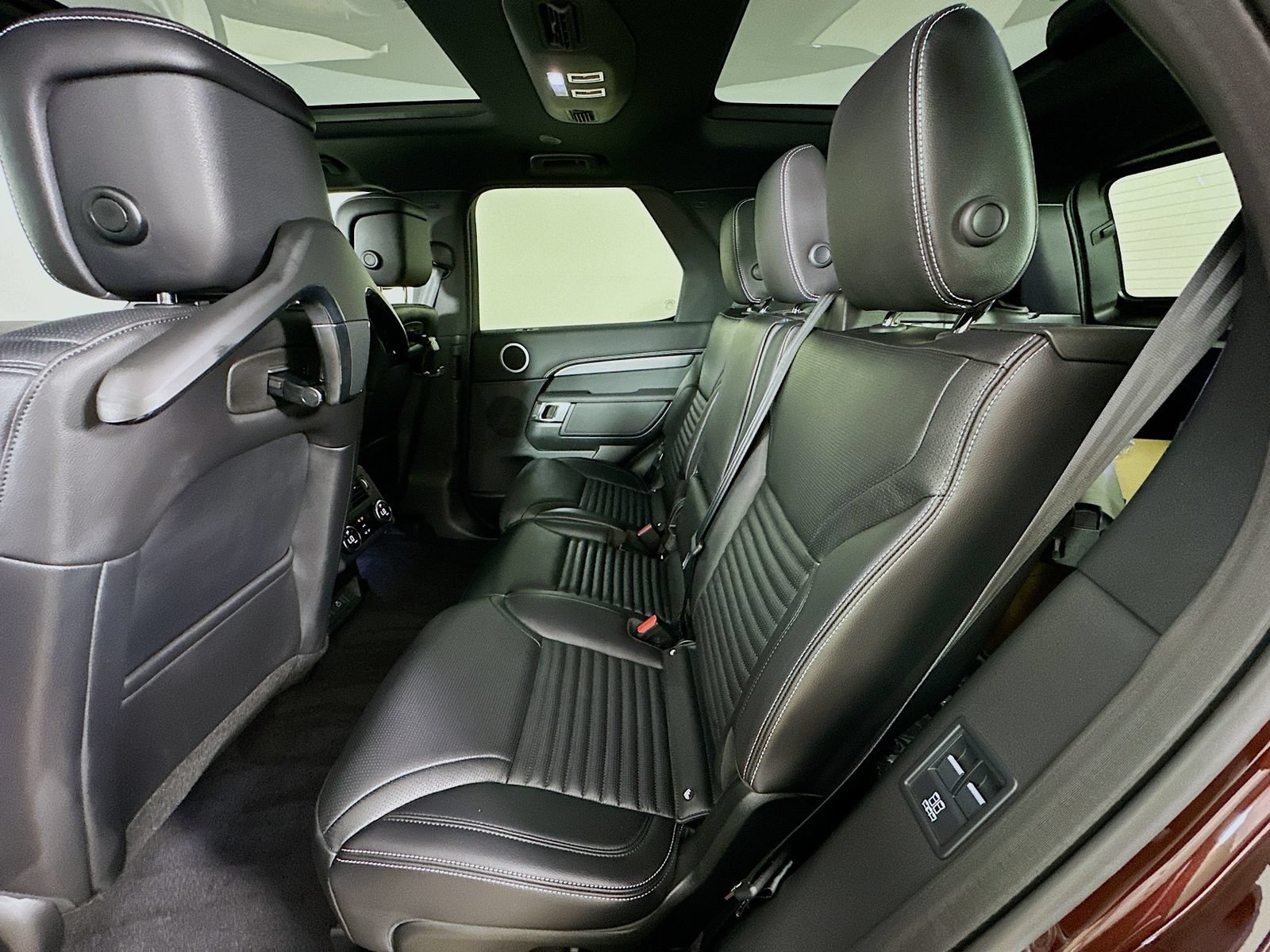 New 2026 Land Rover Discovery Limited Edition AWD/4WD image 40