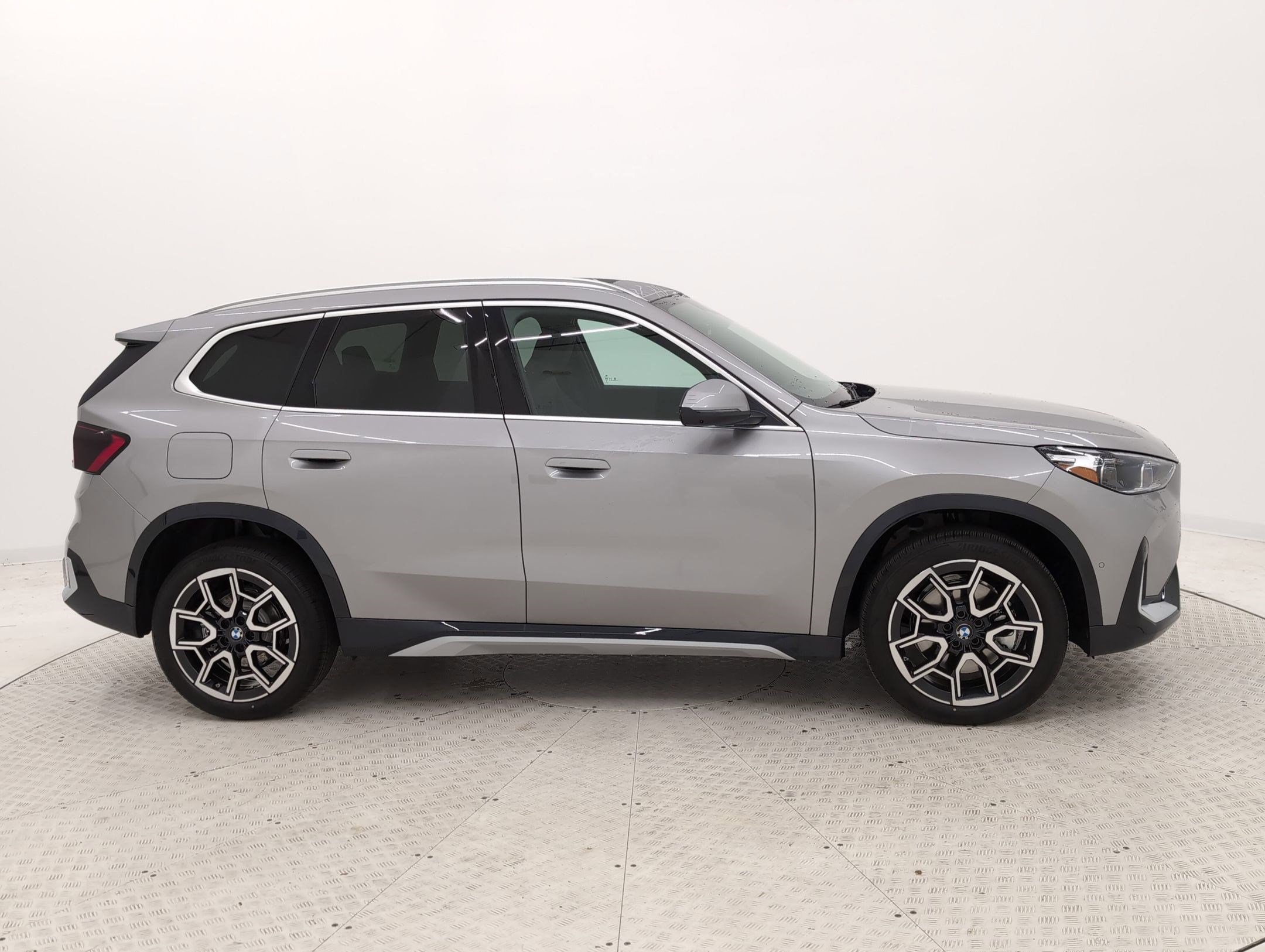 Used 2025 BMW X1 xDrive28i w/ Premium Package AWD/4WD image 8