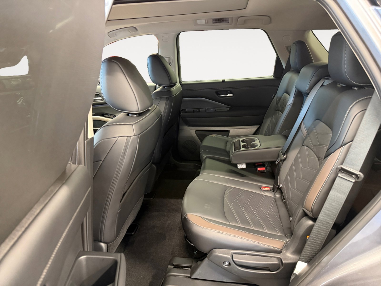 Used 2024 Nissan Pathfinder Platinum w/ Cargo Package image 27