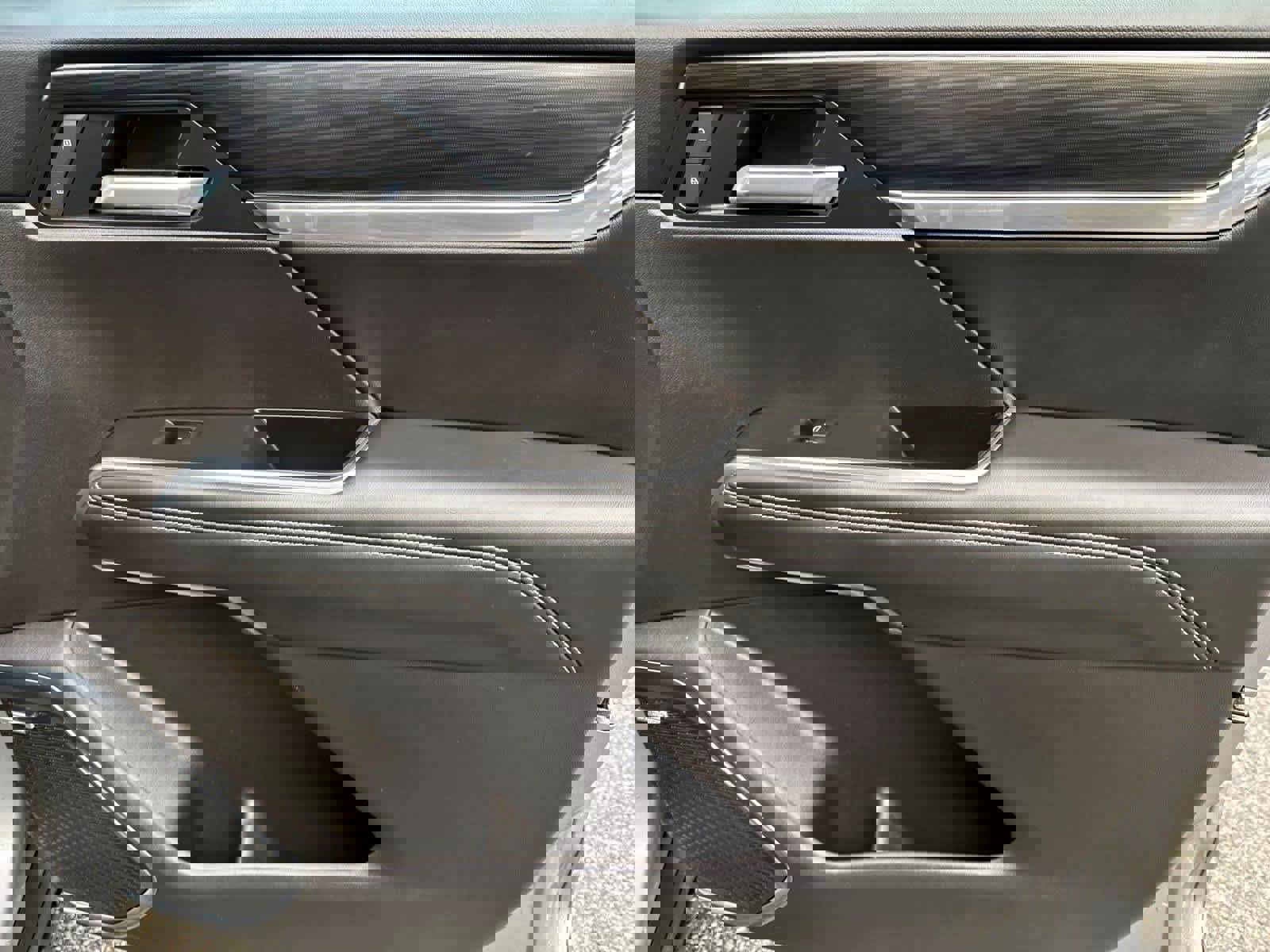 Used 2025 GMC Acadia Elevation image 10