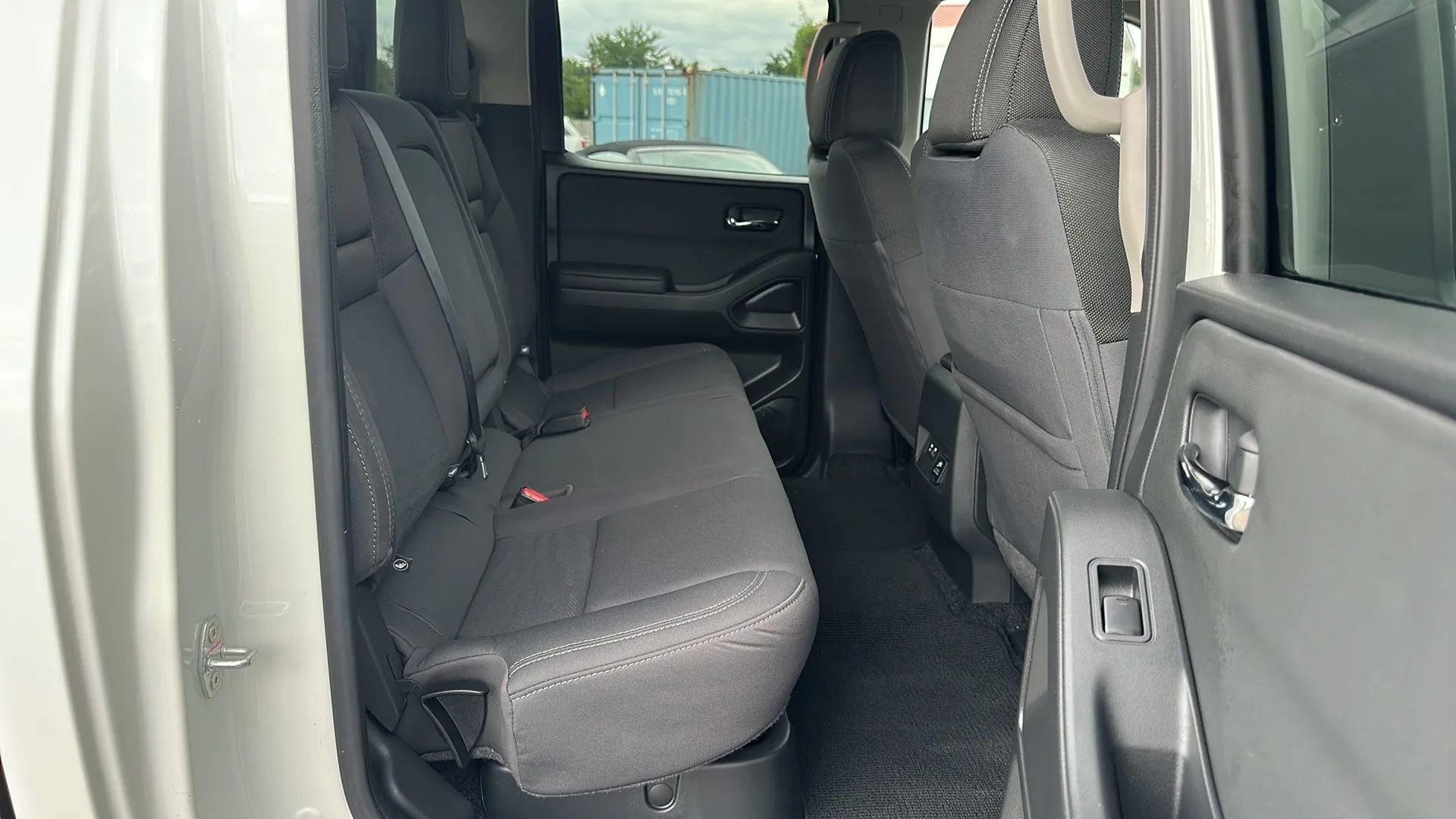 Used 2024 Nissan Frontier SV image 15