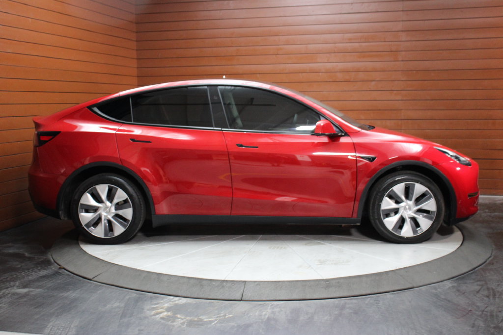 Used 2023 Tesla Model Y Long Range AWD/4WD image 39