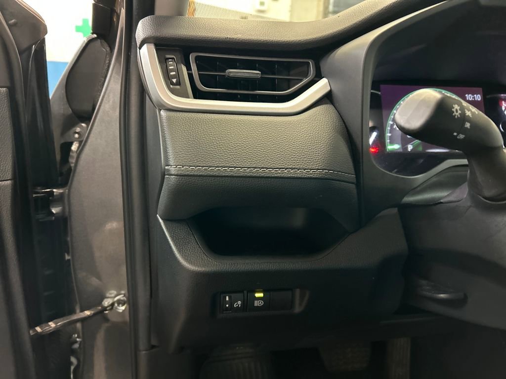 Used 2023 Toyota RAV4 LE image 17