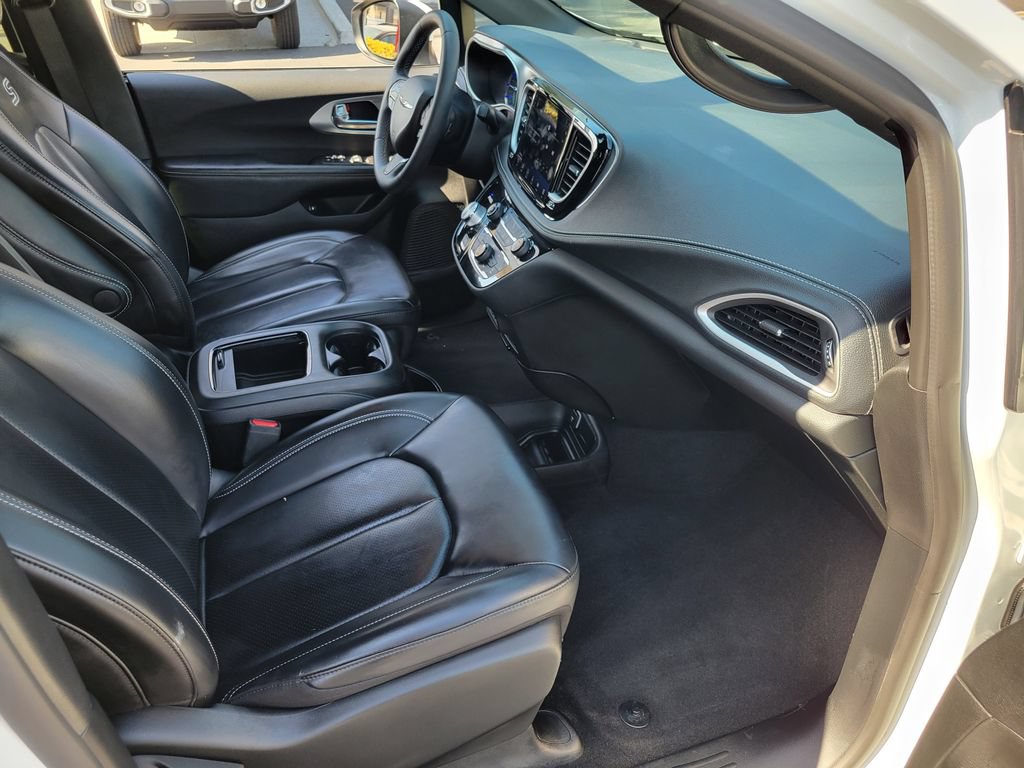Used 2023 Chrysler Pacifica Touring-L w/ S Appearance Package FWD image 19