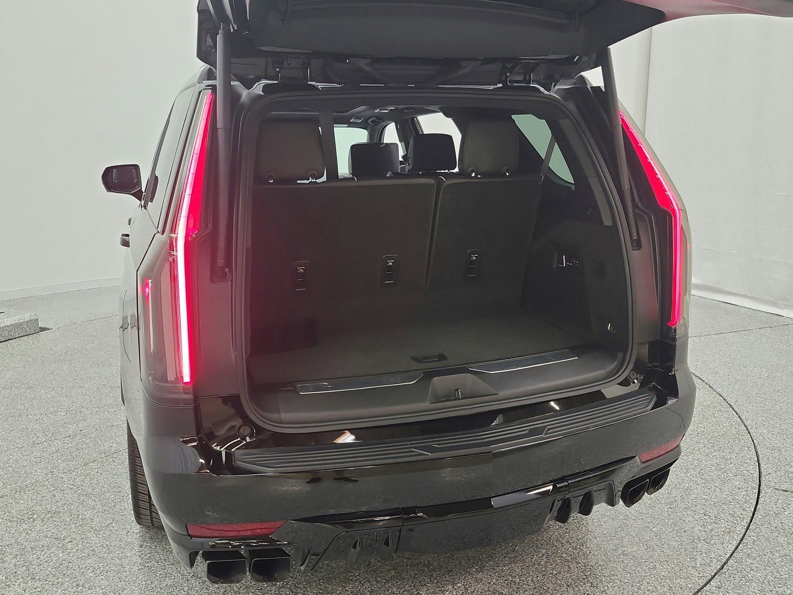 Used 2023 Cadillac Escalade V image 18