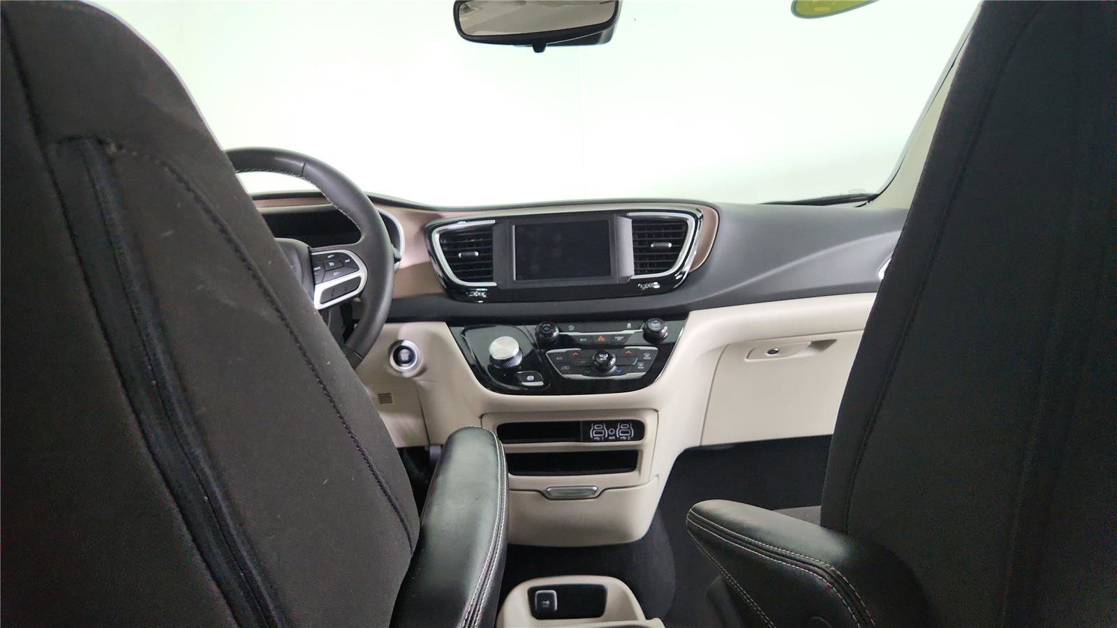 Used 2024 Chrysler Voyager LX FWD image 13