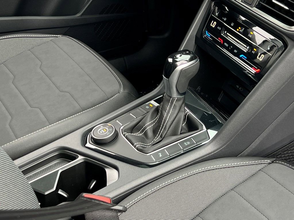 New 2025 Volkswagen Taos SE image 11