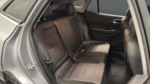 Used 2025 Chevrolet Trax LT FWD image 25